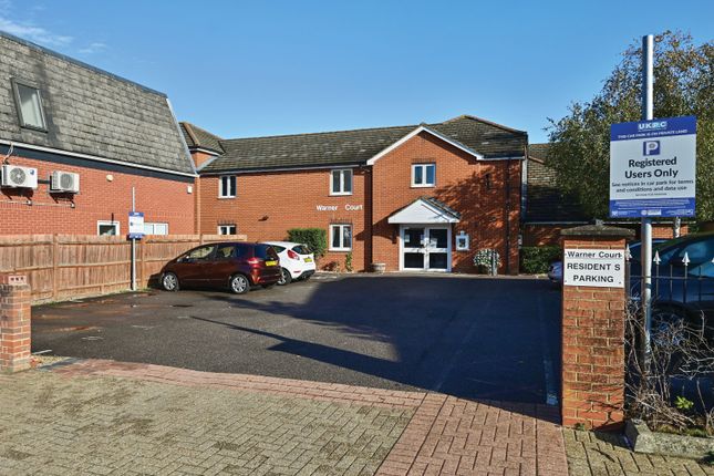 2-bed flat on Yorktown Road, Sandhurst, £140,000