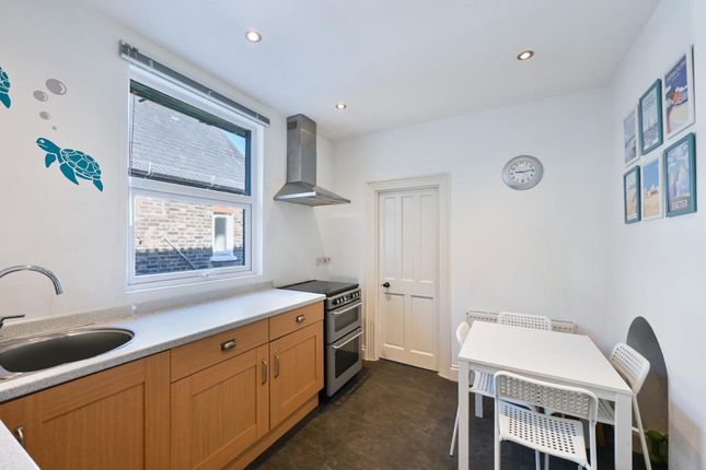 21a Lyme Regis Road, Banstead photo 4