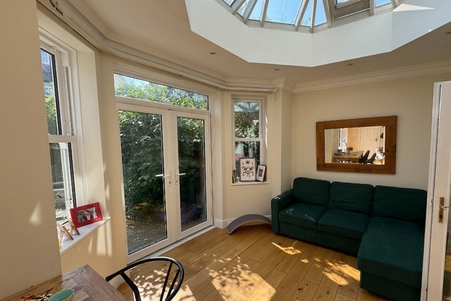 Wyatt Drive, London photo 3