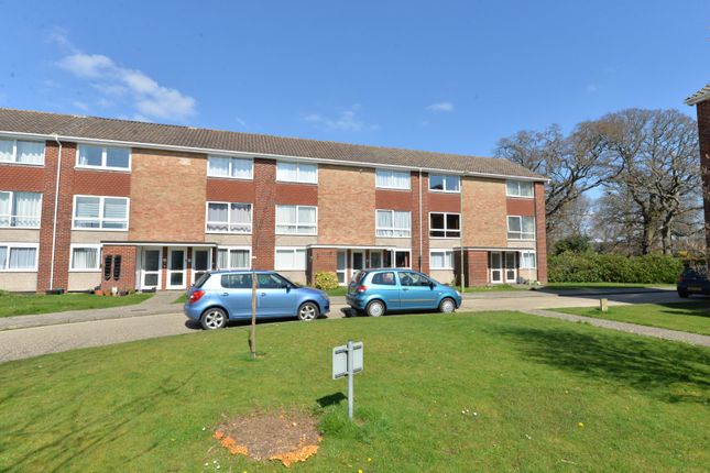 Flat for sale in Forest Court, New Milton, Hampshire