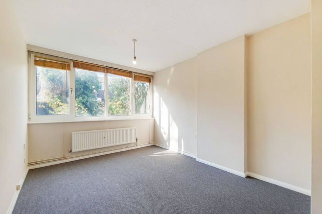 Flat to rent in Coleraine Road, Blackheath, London