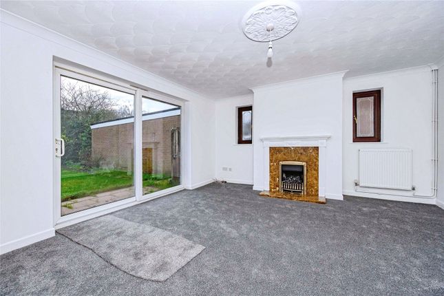 3, Almond Close, Bedfordshire photo 2