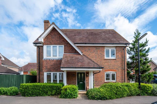 3 bed detached house to rent in Macdowell Road, Guildford GU2