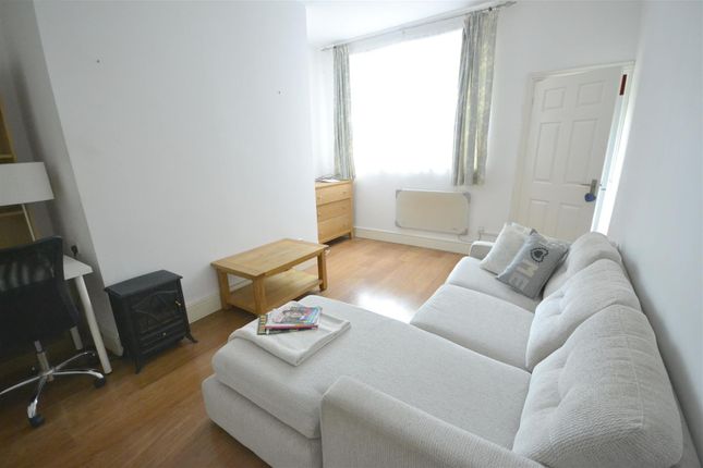 Flat for sale in Stoneygate Road, Leicester