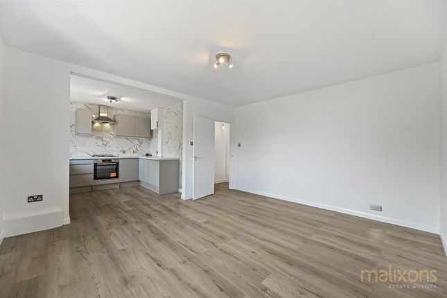 Flat 4, 6 St. Mary's Road, London photo 3
