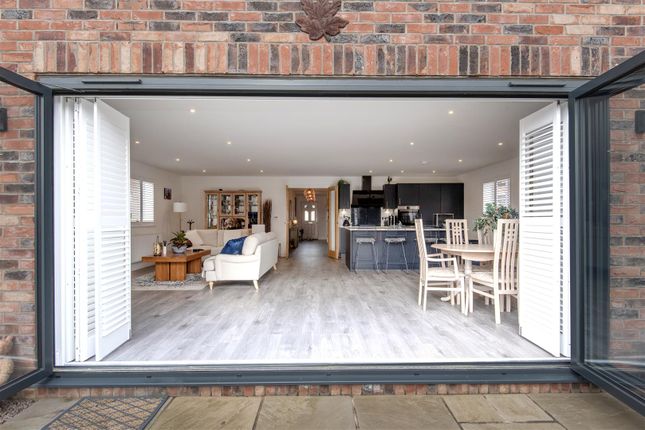 8, Holwood Drive, Spalding photo 2