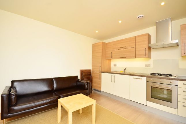 Burdett Road, Mile End photo 2