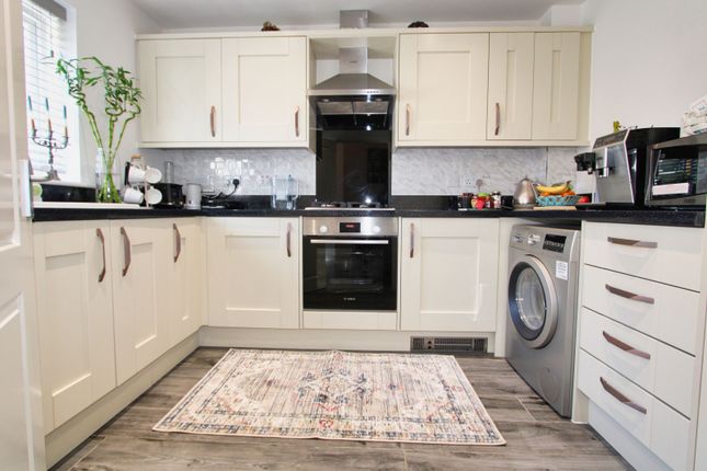 3, Flinders Close, Corby photo 2