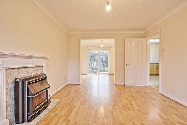 15, Sycamore Close, Cambrigdeshire photo 2