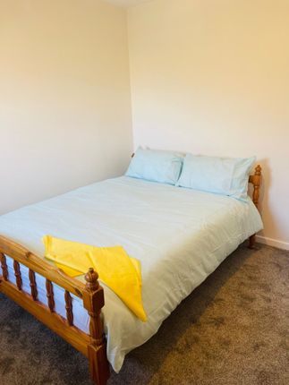 Room 4 6, Curran Close, Uxbridge photo 5