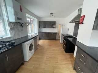 Thumbnail Terraced house to rent in Harrow Road, Leicester