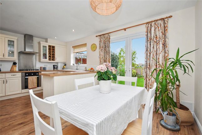 3, Moon Hill Court, Leeds photo 4