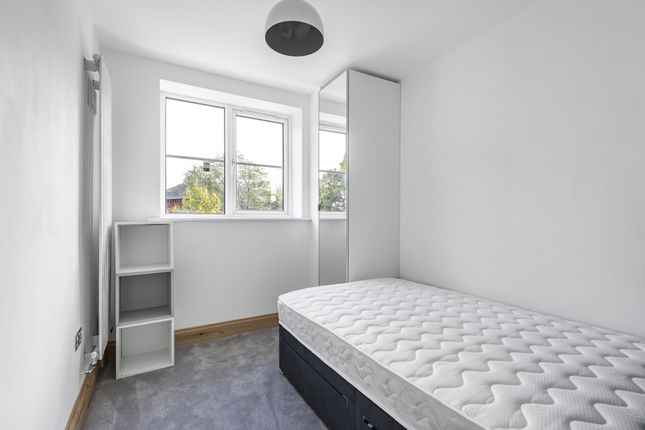 37 F, Woodville Road, London photo 3