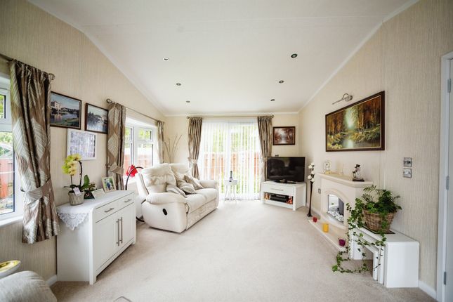 5, Capel Gardens, Ashford photo 4