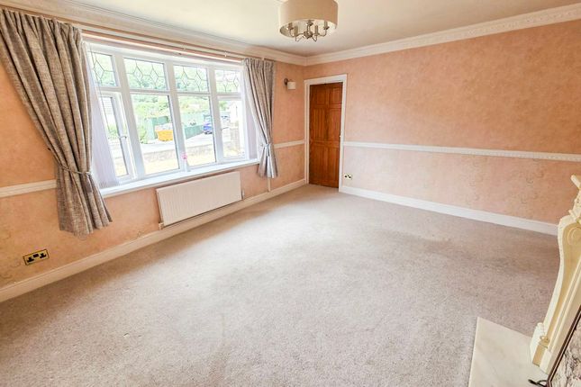 29, Heol Ty-Gwyn, Caerphilly photo 3