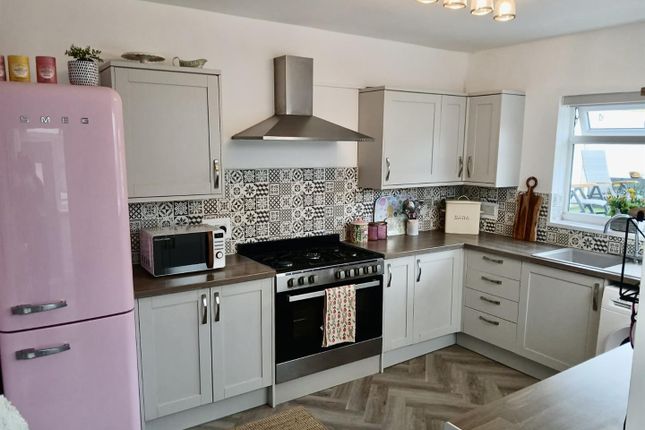 63, Kings Road, Ammanford photo 3