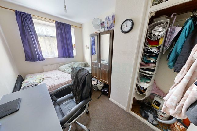 Flat for sale in Viceroy Court, High Street South, Dunstable