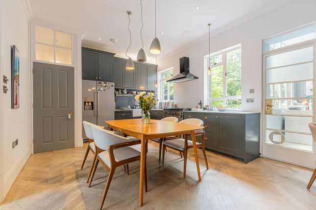 Flat 2, 43-53 Myddelton Square, London photo 4