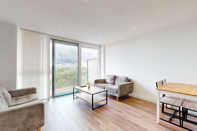 Flat 39, 48, Skylark Point, Newnton Close, London photo 2