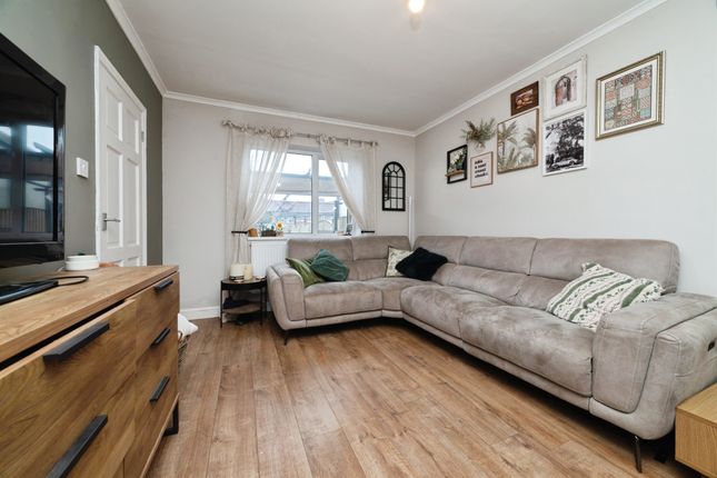 5, St. Lawrence Avenue, Goole photo 2