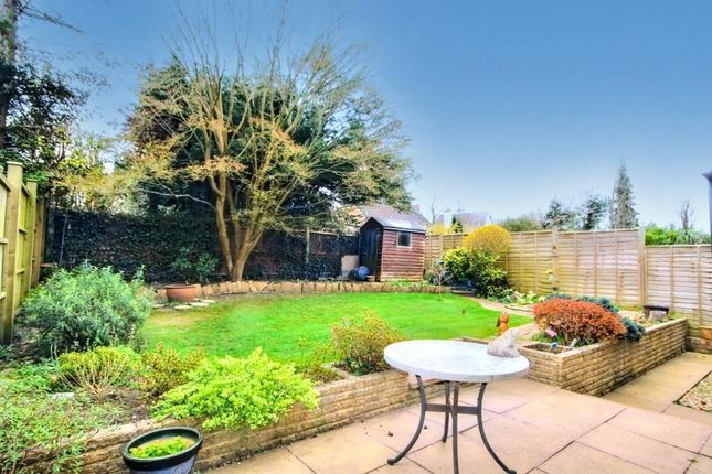 23, Ten Acres, Fetcham photo 2
