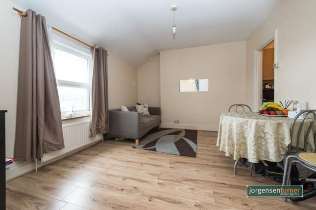 Thumbnail Flat to rent in Oaklands Grove, Shepherds Bush, London