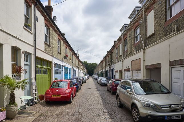 Mews house for sale in Cambridge Grove, Hove, East Sussex