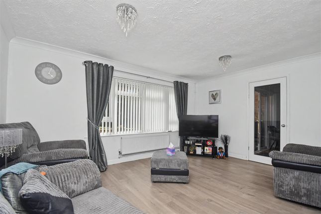 36, Sturton Walk, Corby photo 4