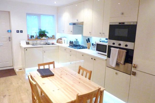 12, Brockleyside, Stanmore photo 3