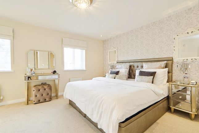 17, Halliday Court, BRADFORD photo 4