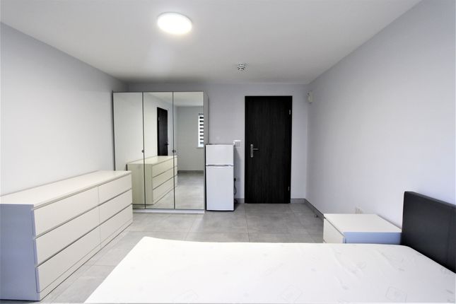 Flat 7, 75, Chaplin Road, Wembley photo 3