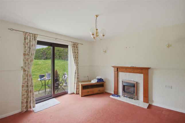 11, Rednall Close, Chesterfield photo 2