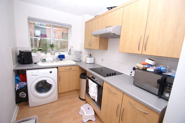Flat 11, Bentall Place, Suffolk Road, Andover photo 3