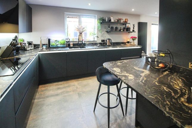 8, Mowbray Chase, Leeds photo 2