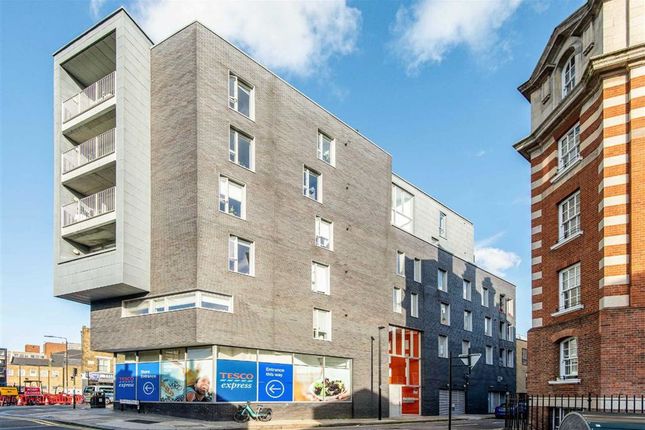 Thumbnail Flat for sale in Cambridge Crescent, London