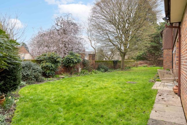 19 Riddell Gardens, Baldock photo 4
