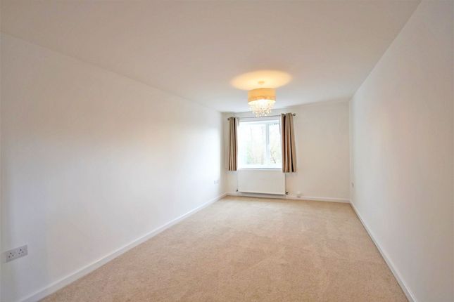 Flat 3, 50 Durrants Road, Rowland's Castle photo 3