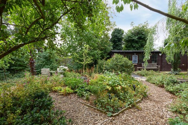 24 Queen Edith's Way 0408250053.Jpg