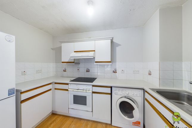 Terraced house to rent in Collingwood House, London Road, Greenhithe