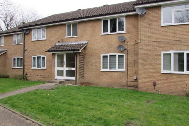 Thumbnail Flat to rent in Sarita Close, Harrow Weald, Middlesex