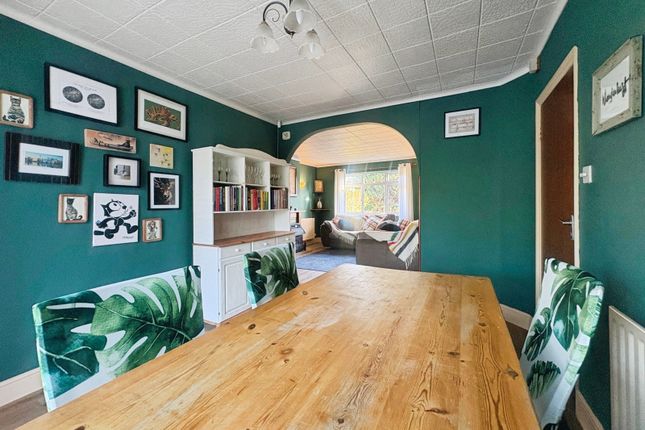 87, Lower Weybourne Lane, Surrey photo 4