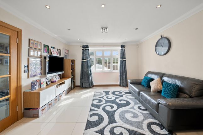 21, Grange Road, Hayes photo 3
