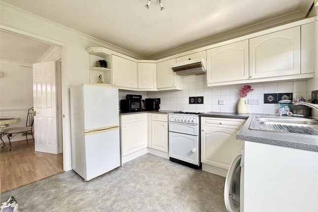 9, Newfield Chase, Leeds photo 3