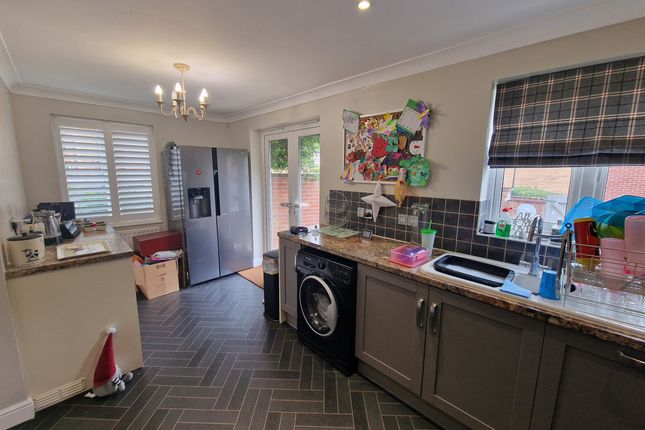 21 Biddlesden Road, Yeovil photo 4