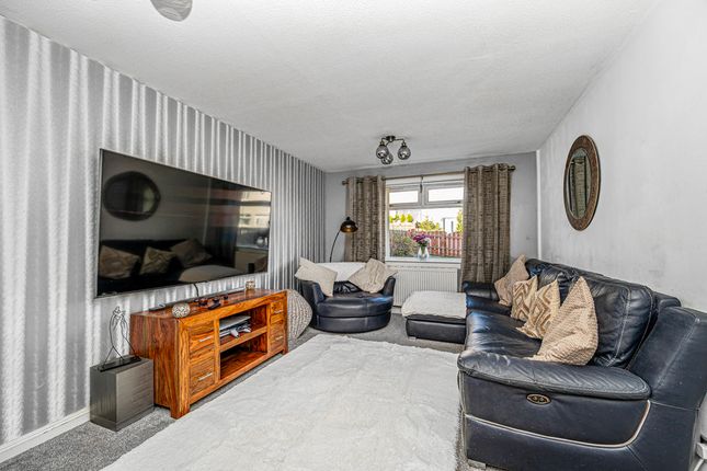 288, Redcraigs, Kirkcaldy photo 3