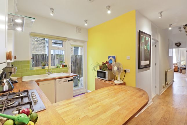 Flat for sale in Hillcourt Road, London