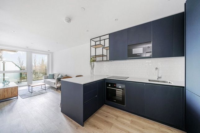 Studio flat on Flat 19, Lavey House, 10, Belgrave Road, Middlesex, £300,000
