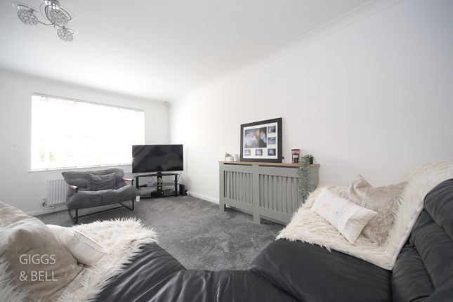 18 Hardwick Green, Luton, Bedfordshire photo 2