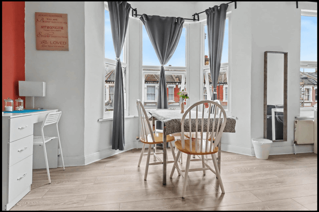 24b, Pennard Road, LONDON photo 2