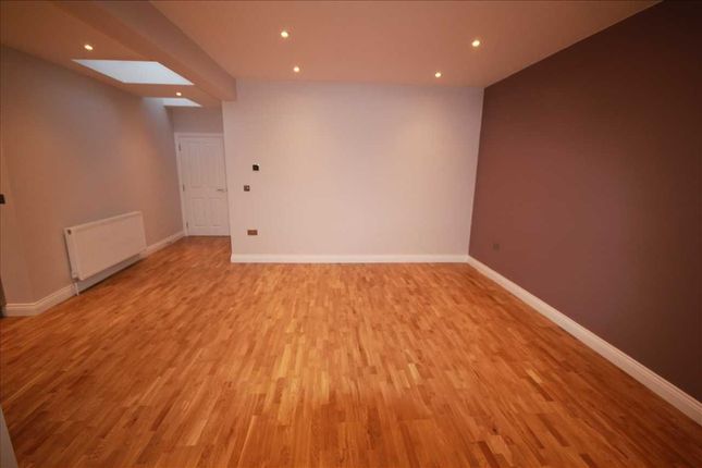 Flat 3, 301 Kingsbury Road, London photo 3